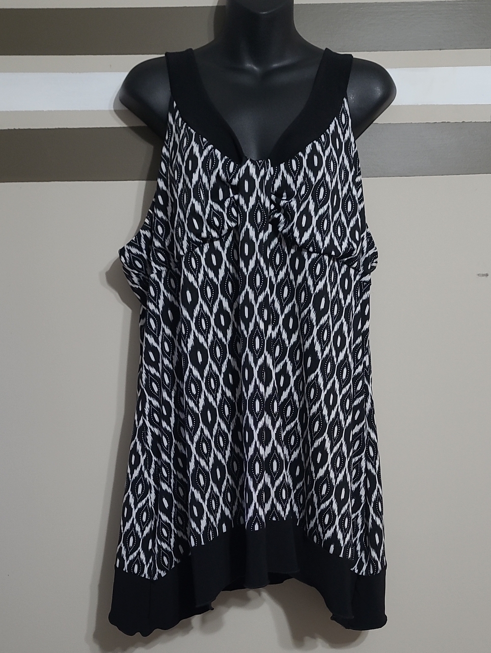 N.W.D. New Woman Design Black & White Geometric Print Sleeveless Tunic Sz 2X